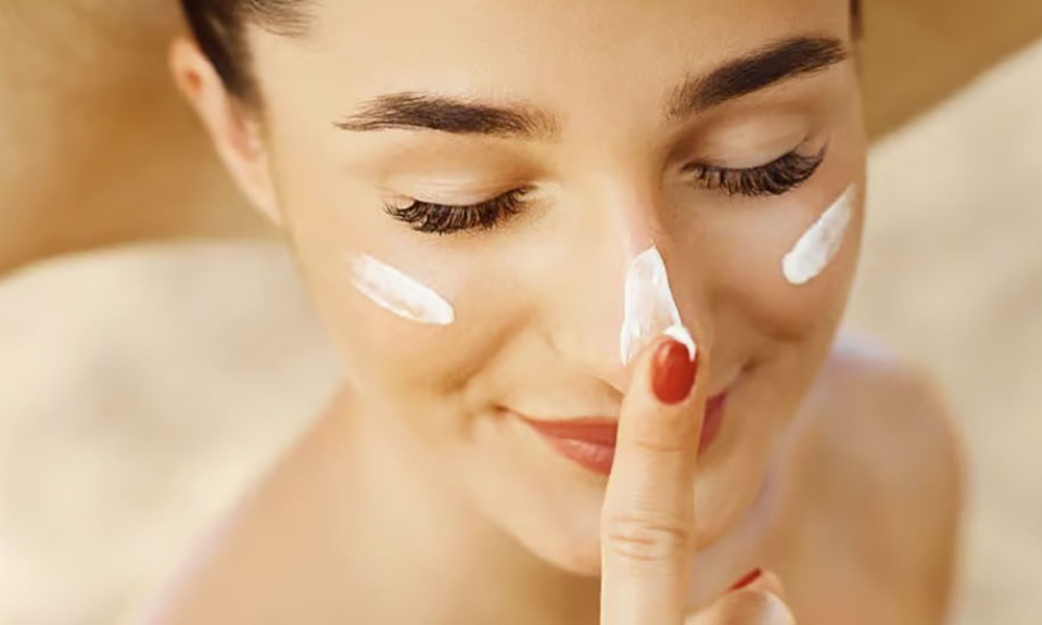 SKIN LESSON: il miglior prodotto anti età è la crema solare!